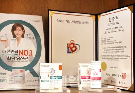 유한양행의 대표 건강기능식품인 혈당 유산균 ‘당큐락’과 체지방 개선 유산균 ‘엘레씬’ (사진=유한양행)