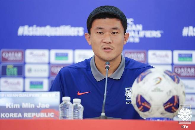 대한민국 축구대표팀 김민재가 9일 오만 무스카트 시티시즌스 호텔에서 열린 북중미 월드컵 3차 예선 공식 기자회견에서 발언하고 있다. /뉴스1