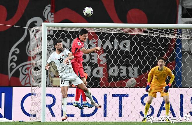5일 오후 서울월드컵경기장에서 열린 '2026 FIFA 북중미 월드컵' 아시아 3차 예선 대한민국과 팔레스타인의 경기, 대한민국 김민재가 수비를 하고 있다. 박지영 기자
