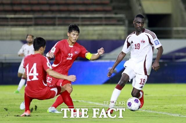 라오스에서 홈경기를 가진 북한은 '아시아 챔피언' 카타르를 상대로 2-2 무승부를 기록하는 이변을 연출했다./AFC