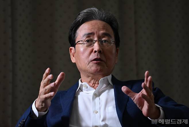 신봉길 한국외교협회장이 2일 오후 서울 서초구 한국외교협회 집무실에서 헤럴드경제와 인터뷰를 하고 있다. 임세준 기자