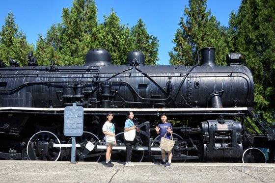 화물전용 증기기관차인 미카5-56호는 1967년 디젤기관차가 등장하기 전까지 경부선 철도 구간에서 운행됐다. 열차에 오르면 석탄을 실은 탄수차의 흔적과 옛 사진을 볼 수 있다.