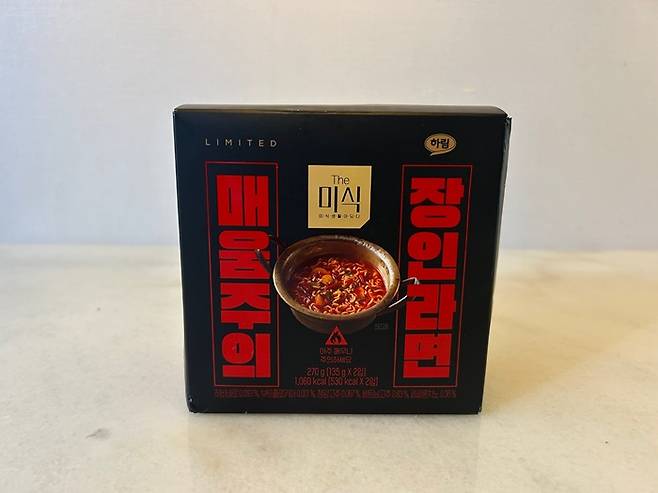 하림산업의 더미식 매움주의 장인라면/사진=김아름 기자 armijjang@