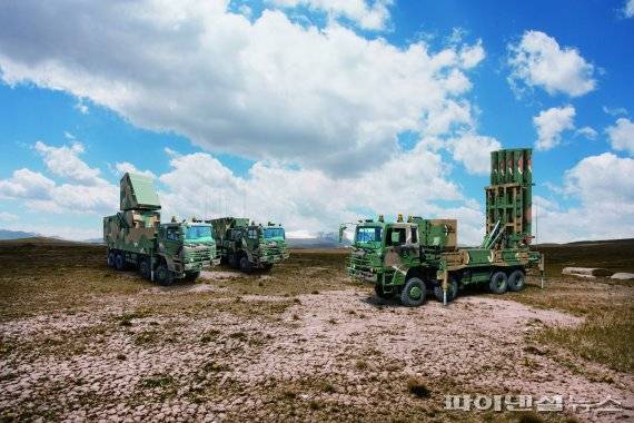 LIG넥스원이 최근 아랍에미리트(UAE)와 사우디아라비아에 이어 이라크까지 수출에 성공한 중거리 지대공 유도무기 '천궁-Ⅱ' . fnDB