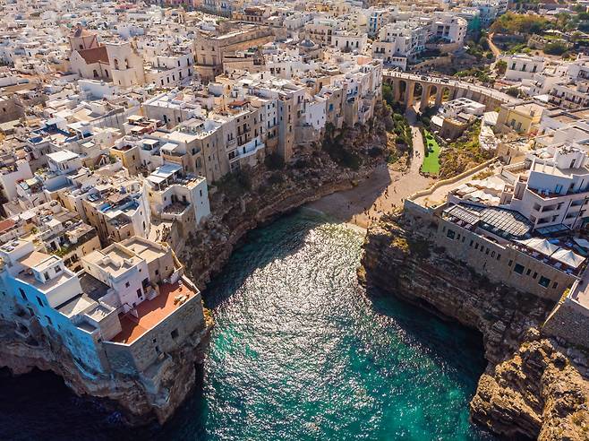 이탈리아 동남부 풀리아 주 칼라파우라 항구