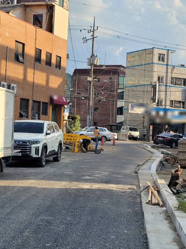 ▲경기 광주시 역동 도시계획도로(소로 2-66) 일부 구간이 '삐뚤빼뚤' 개설되고 있어 원활한 교통흐름을 방해할 것이라는 우려를 낳고 있다. ⓒ 프레시안(이백상)