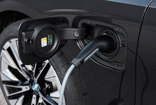 BMW 뉴 530e 충전구 모습. BMW코리아 제공