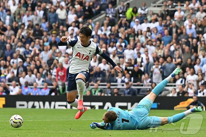 토트넘홋스퍼의 손흥민(왼쪽) ⓒ AFP=뉴스1