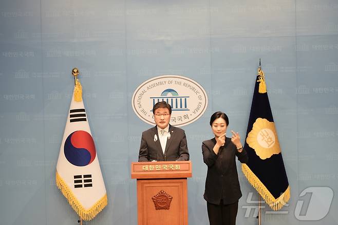 7일 오전 국회 소통관에서 김대식 국민의힘 의원이 한국원격대학교육협의회법안을 대표 발의하고 있다.(김대식 의원실 제공)