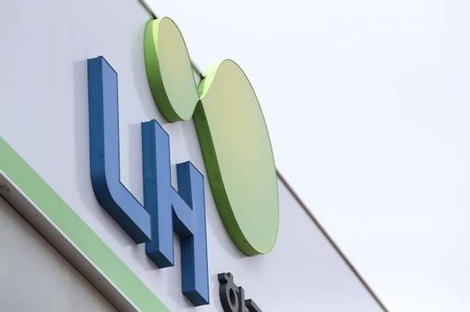 HUG의 전세보증제도를 악용한 전세사기가 끊이지 않는 가운데, LH 전세임대 제도에서도 이를 악용한 사례들이 발생하고 있는 것으로 나타났다.ⓒ데일리안DB