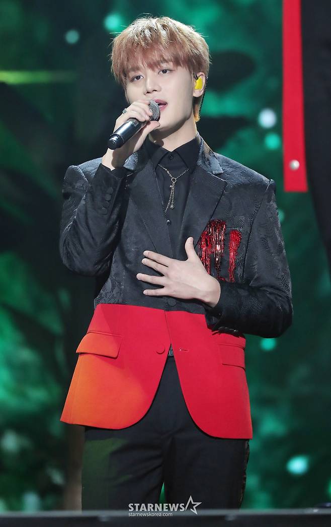 그룹 NCT 태일이 28일 마이뮤직테이스트에서 중계된 2020 Asia Artist Awards(2020 아시아 아티스트 어워즈, 2020 AAA)에서 멋진 무대를 선보이고 있다. 스타뉴스가 주최하고 AAA 조직위원회가 주관하는 AAA는 어디에서도 보지 못했던 새로운 무대를 선보이며 전 세계 팬들의 눈과 귀를 사로잡아 명실상부 NO.1 글로벌 시상식으로 거듭났다.