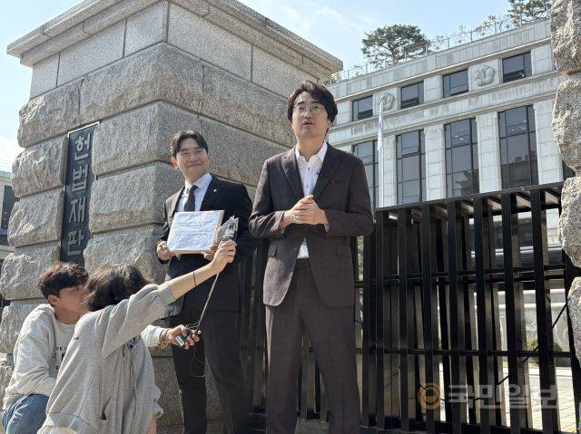 이철우 한국게임이용자협회장(왼쪽), 유튜브 채널 '김성회의 G식백과' 운영자 김성회씨.