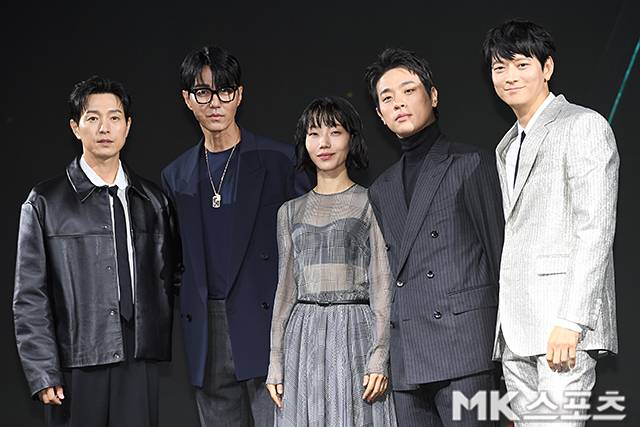 10일 오전 서울 종로구 JW 메리어트 동대문 스퀘어 서울에서 넷플릭스(Netflix) 영화 ‘전,란’의 제작보고회가 진행됐다. 이날 현장에는 배우 강동원, 박정민, 차승원, 김신록, 정성일, 김상만 감독이 참석한다. / 사진 = 천정환 기자