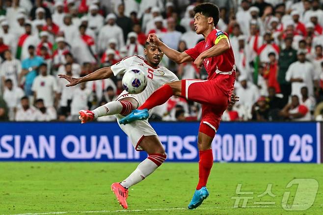 북한이 11일(한국시간) UAE 알아인에서 열린 2026 FIFA 북중미 월드컵 아시아 3차 예선 A조 3차전에서 UAE와 1-1로 비겼다. ⓒ AFP=뉴스1