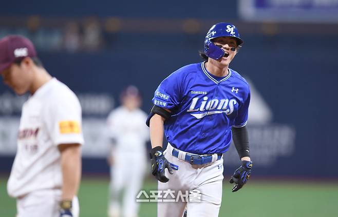 삼성 구자욱이 29일 고척 스카이돔에서 열린 2024 KBO리그 키움과 경기 11회초 우월홈런을 날린 후 환호하고 있다. 2024. 8. 29. 고척 | 최승섭기자 thunder@sportsseoul.com