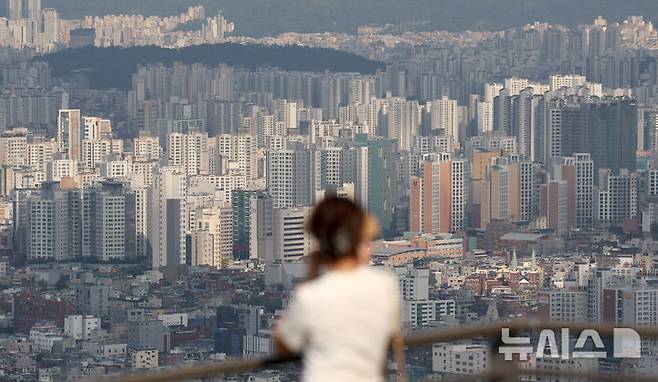 10일 서울 남산에서 바라본 서울 시내 아파트 단지. 뉴시스 자료사진.