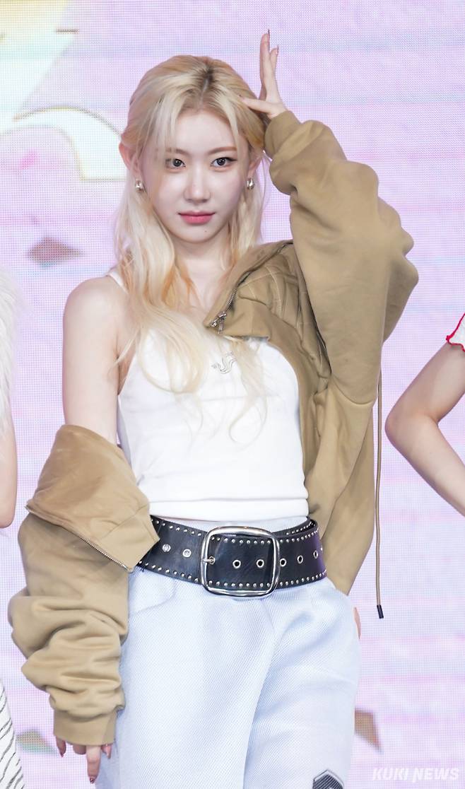 15일 서울 영등포구 여의도 콘래드호텔에서 열린 그룹 있지(ITZY) 새 미니앨범 '골드' 발매 기념 기자간담회에서 채령이 포즈를 취하고 있다.