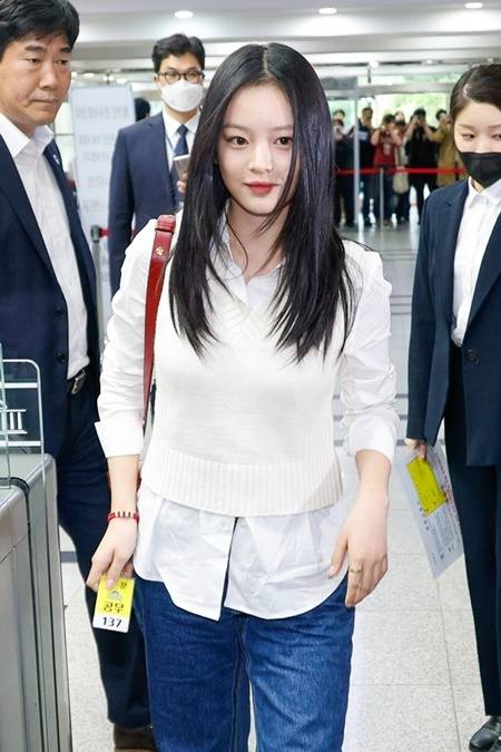 그룹 뉴진스 하니가 15일 오후 국회 환경노동위원회 국정감사에 참고인 신분으로 출석하고 있다. 사진|뉴스1