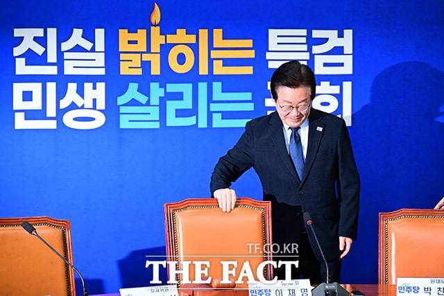 이재명 더불어민주당 대표는 감사원의 이른바 '전현희 무고' 사건을 언급하면서 "검찰이 죄 없는 사람을 기소한 것처럼 이것도 중대범죄가 아니겠나"라고 말했다. /남윤호 기자