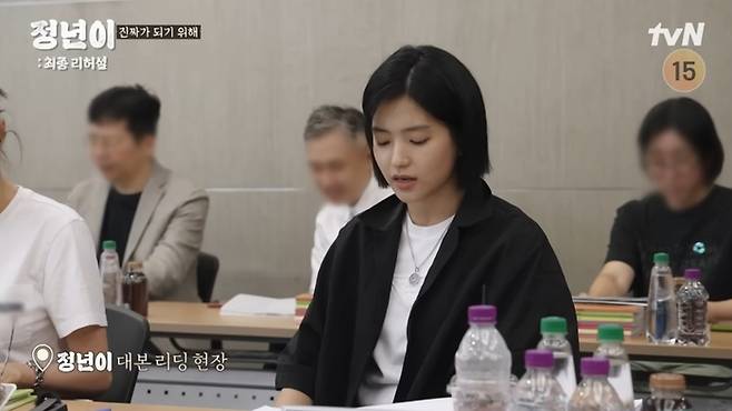 ‘정년이’ 대본 리딩 현장에서 김태리가 소리를 하고 있는 모습. 사진 | tvN
