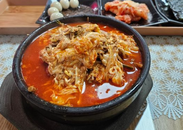 A씨가 점심으로 먹은 육개장. '육군훈련소 대신 전해드립니다' 페이스북 캡처