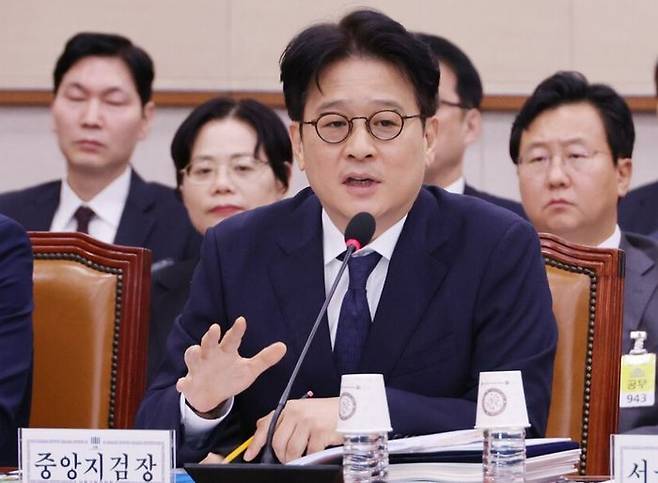 이창수 서울중앙지방검찰청장이 18일 오전 국회 법제사법위원회의 서울고검, 수원고검, 서울중앙지검 등에 대한 국정감사에서 위원 질의에 답하고 있다. ⓒ연합뉴스