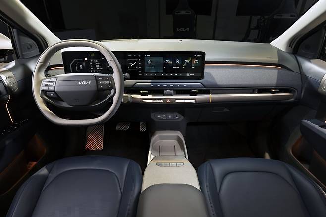 넉넉한 공간과 뛰어난 활용성이 인상적인 기아 EV3 인테리어. 사진제공 |기아