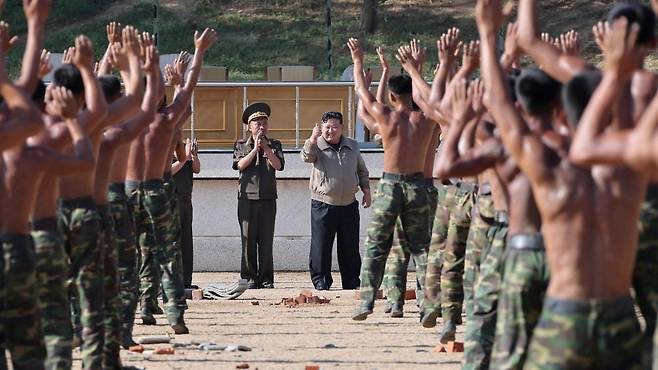 김진무 전 한국국방연구원 책임연구위원은 “북한의 특수작전부대는 한국으로 치면 ‘특전사’, 미국으로 치면 ‘네이비 씰’”이라고 말했다. 이들의 능력은 "후방을 치는 것"이라는 설명이다.