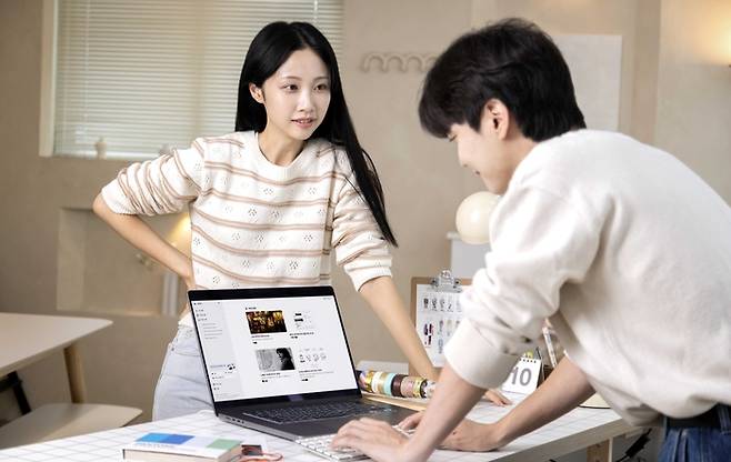 SK텔레콤이 AI 개인비서 서비스 ‘에이닷’을 웹 브라우저에서도 이용할 수 있는 PC 버전 ‘멀티 LLM 에이전트’를 22일 공개했다. SK텔레콤 제공