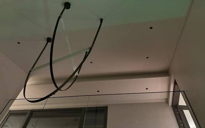 ▲ 전종서가 올린 펜트하우스 천장 사진. 출처| 전종서 인스타그램