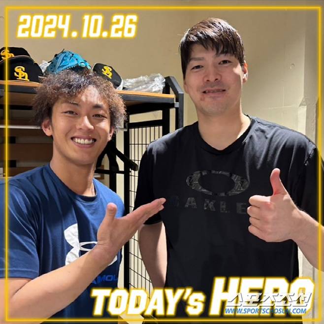 재팬시리즈 1차전 승리의 주역인 선발투수 아리하라(오른쪽)와 이마미야. 아리하라는 7이닝 무실점에 2타점 결승타를 때렸다. 사진캡처=소프트뱅크 호크스 SNS