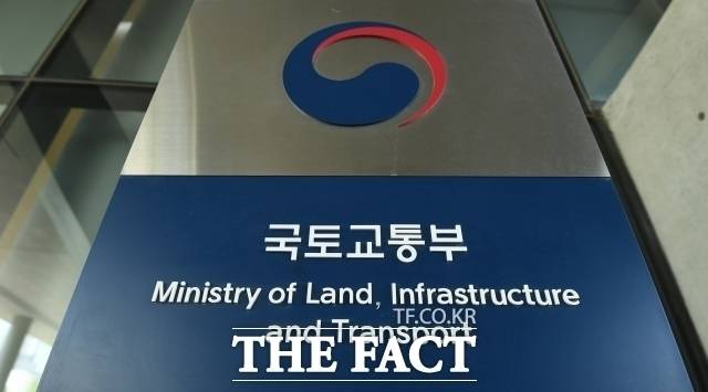 국토교통부가 고령층의 안정적인 주거생활을 지원하기 위한 민간임대주택 '실버스테이' 도입을 연내 추진하기로 했다. /더팩트 DB
