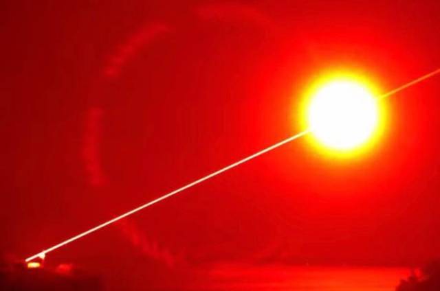 근적외선 영상카메라로 촬영한 레이저 대공무기-Ⅰ 타격 장면. 사진 제공=방사청