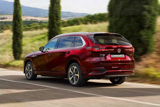 마쓰다 CX 80 후면