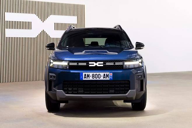 다치아 빅스터 정면