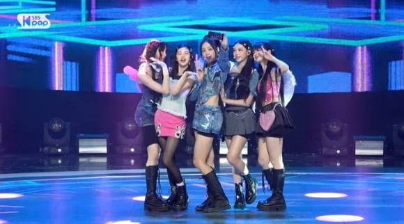 2023년 7월 30일자 SBS '인기가요' 뉴진스 무대의 한 장면. SBS 방송화면 캡처