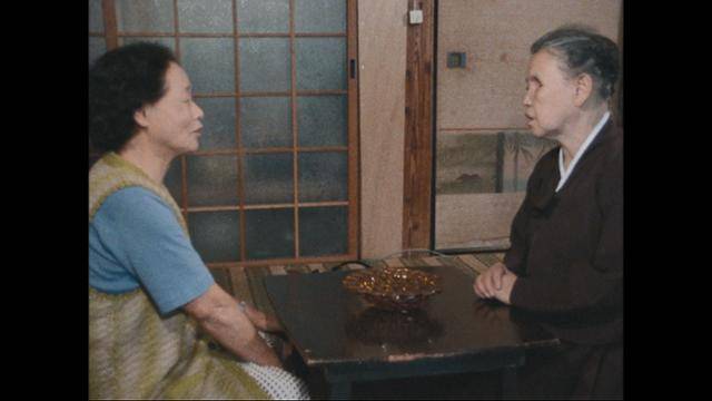 영화 '되살아나는 목소리'에서 피폭 피해자인 이영인(왼쪽)씨외 김정순씨가 대화를 나누고 있다. 시네마 달 제공