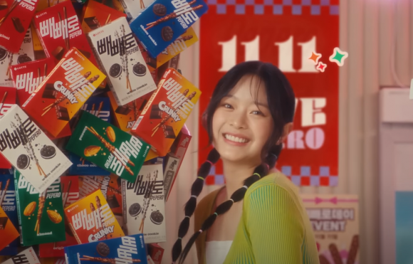 롯데웰푸드가 올해 그룹 뉴진스를 빼빼로 글로벌 엠버서더로 재발탁했다. 사진은 뉴진스 멤버 하니. 롯데웰푸드 유튜브 채널 캡처