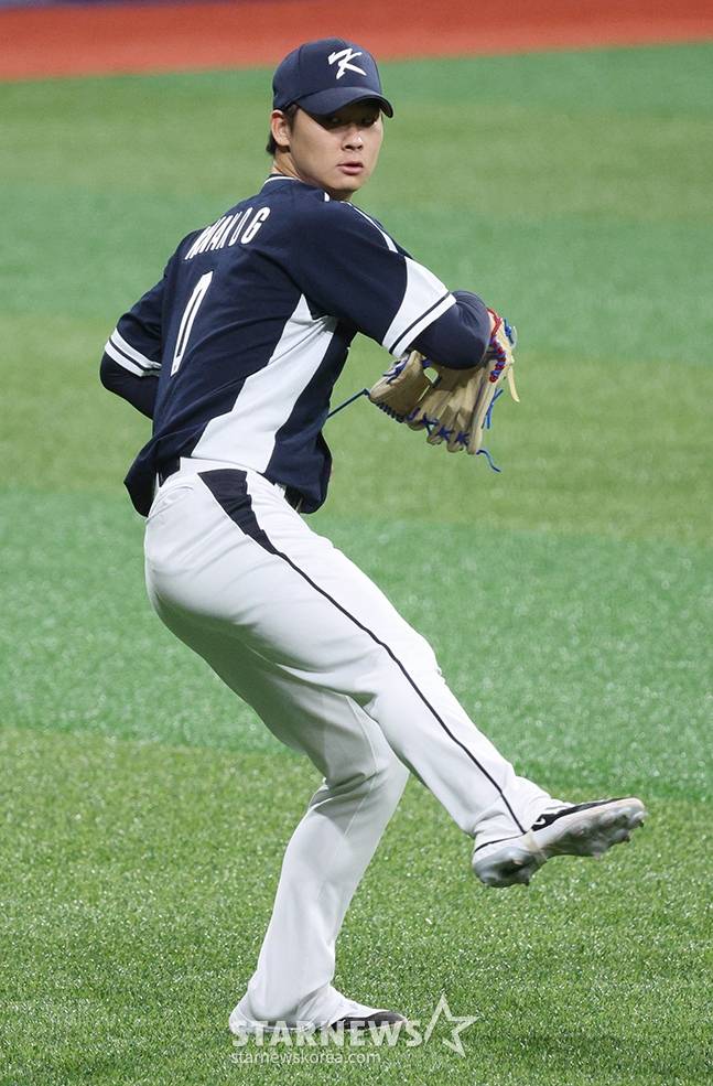 대한민국 야구 대표팀이 '2024 WBSC 프리미어 12' 츨전을 앞두고 7일 서울 고척스카이돔에서 최종 훈련을 가졌다. 곽도규가 피칭 훈련을 하고 있다. /사진=김진경 대기자