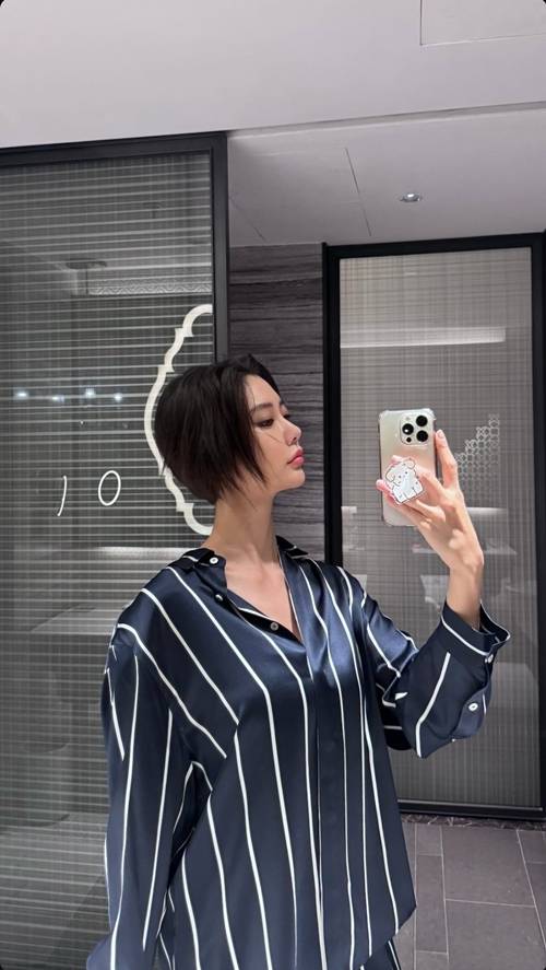 클라라가 숏컷으로 변신했다. 사진=클라라 SNS