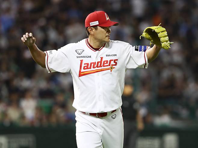 김재현 SSG 단장은 노경은과 FA 협상에 대해 “같이 가야 하는 선수”라고 말했다. SSG 랜더스 제공