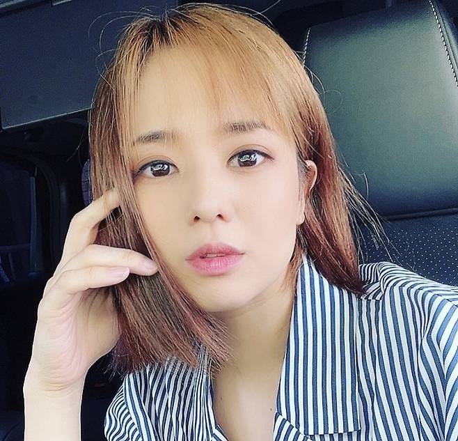 일본의 유명 AV 배우 출신 아오리 소라(43)가 투병 소식을 전했다./사진=아오리 소라 인스타그램 캡처