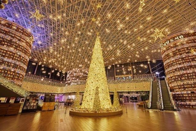 스타필드 코엑스몰 별마당 도서관 '골드 포레스트'. 신세계프라퍼티