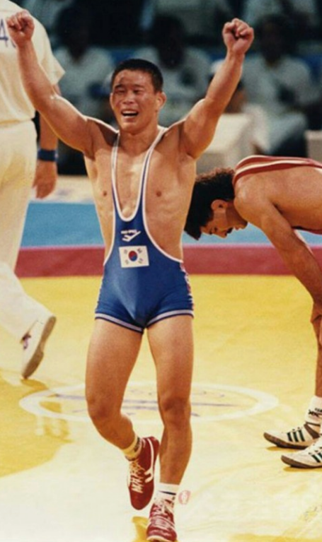 1992년 바르셀로나 올림픽 레슬링 그레코로만형 밴텀급(57kg급)에서 금메달을 획득한 안한봉.