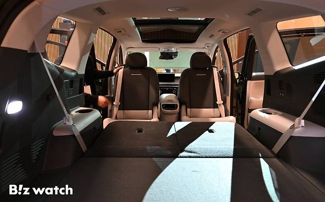 현대자동차가 21일 목요일 미국 로스앤젤레스 골드스테인 하우스에서 전동화 SUV '아이오닉 9'을 세계 최초로 공개한 가운데 경기 고양시 일산서구 킨텍스로 현대모터스튜디오 고양에서 아이오닉9 미디어갤러리가 진행되고 있다./사진=이명근 기자 qwe123@