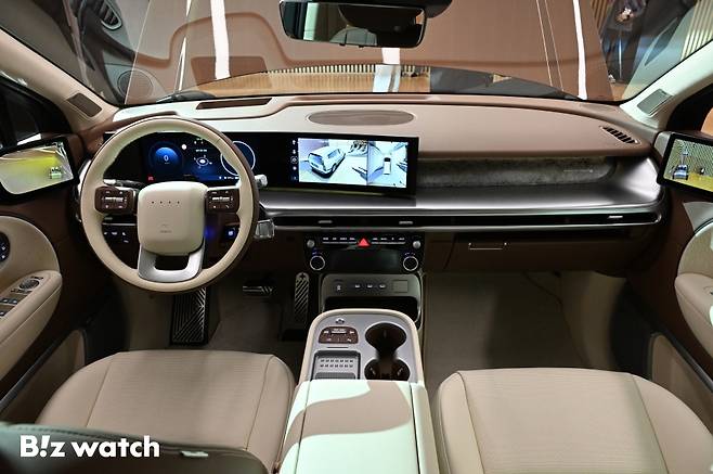 현대자동차가 21일 목요일 미국 로스앤젤레스 골드스테인 하우스에서 전동화 SUV '아이오닉 9'을 세계 최초로 공개한 가운데 경기 고양시 일산서구 킨텍스로 현대모터스튜디오 고양에서 아이오닉9 미디어갤러리가 진행되고 있다./사진=이명근 기자 qwe123@