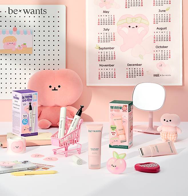 채널A와 비원츠가 협업해 내놓은 굿즈와 스킨케어 제품. /HK이노엔