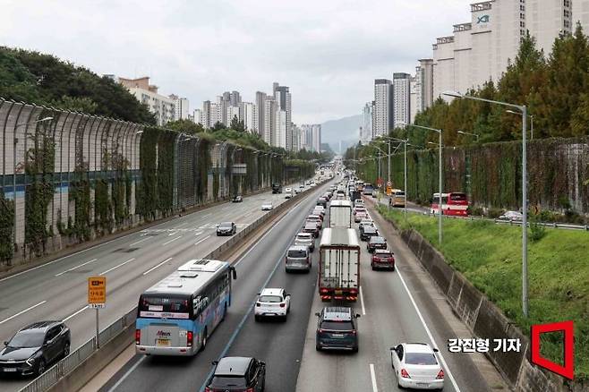 서울 서초구 잠원IC에서 바라본 경부고속도록 하행선. 기사 내용과 무관.