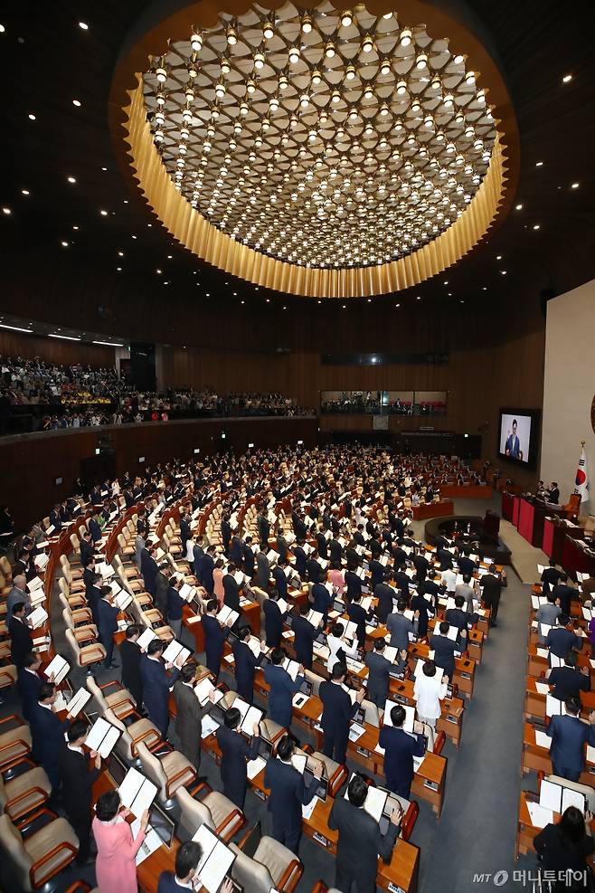(서울=뉴스1) 이광호 기자 = 제22대 국회의원들이 2일 오후 서울 여의도 국회 본회의장에서 열린 국회 개원식 겸 제418회 국회(정기회) 개회식에서 선서를 하고 있다. 2024.9.2/뉴스1 Copyright (C) 뉴스1. All rights reserved. 무단 전재 및 재배포, AI학습 이용 금지. /사진=(서울=뉴스1) 이광호 기자