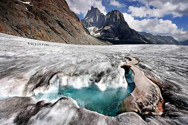 외딴 행성에 온 것 같았다. 알프스에서 가장 큰 빙하인 알레취빙하는 생소하면서 동시에 잊을 수 없는 강렬한 장면의 연속이었다.